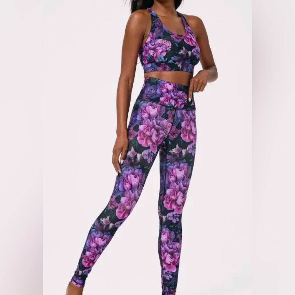 Terez DuoKnit Activewear - Leggings in FLORAL NOIR - Picture 8 of 8
